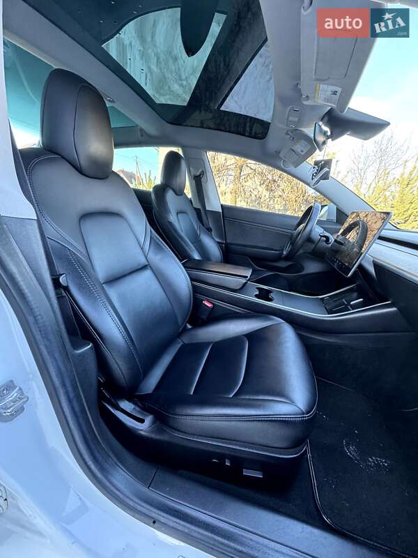 Седан Tesla Model 3 2019 в Луцке