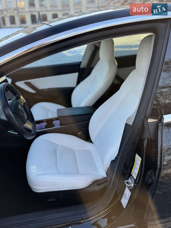 Седан Tesla Model 3 2019 в Киеве