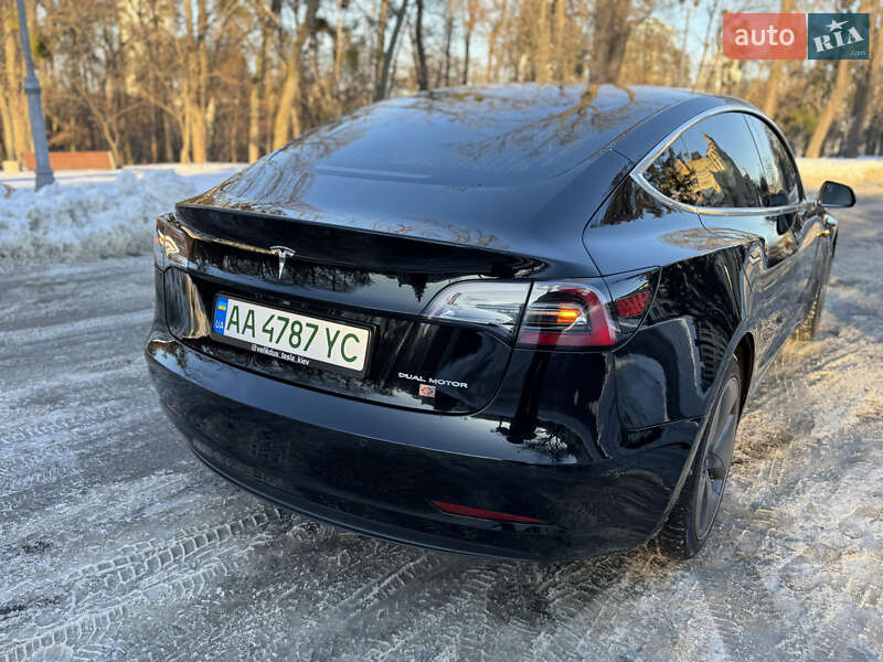 Седан Tesla Model 3 2019 в Киеве