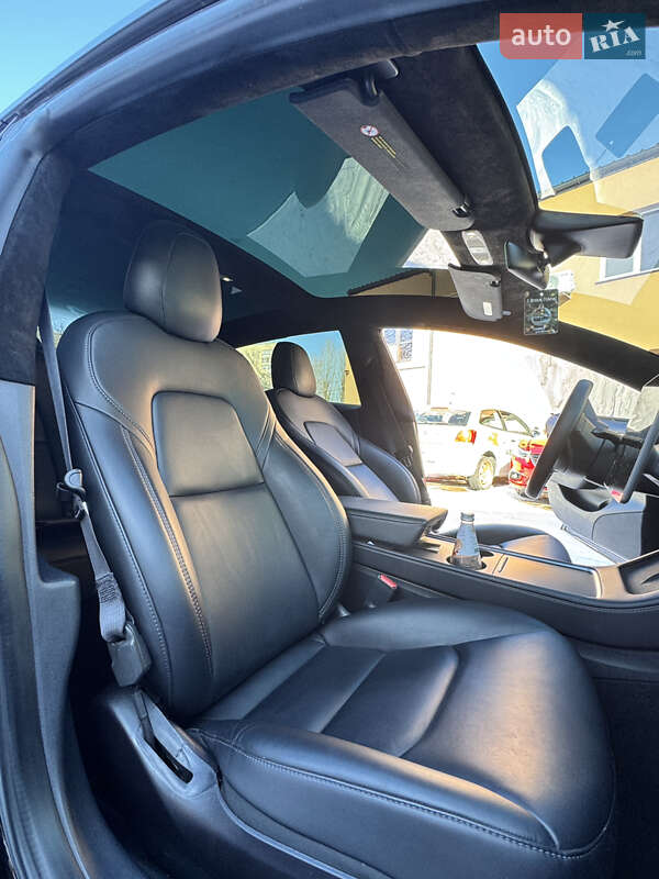 Седан Tesla Model 3 2021 в Днепре