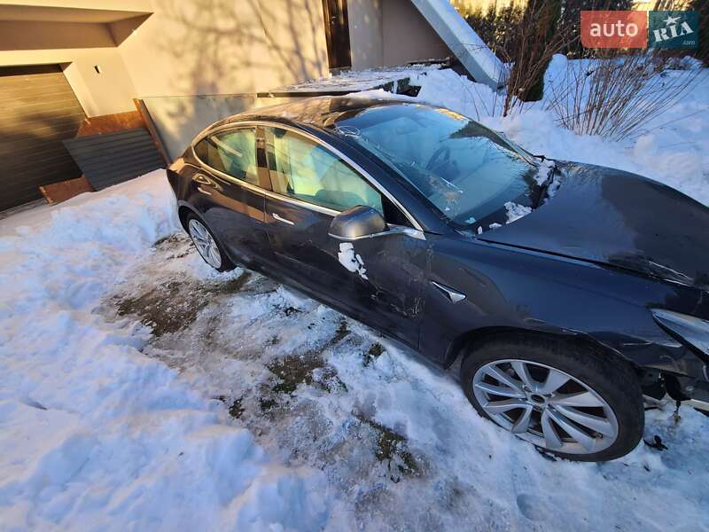 Седан Tesla Model 3 2019 в Львове