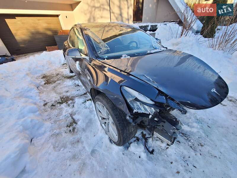 Седан Tesla Model 3 2019 в Львове