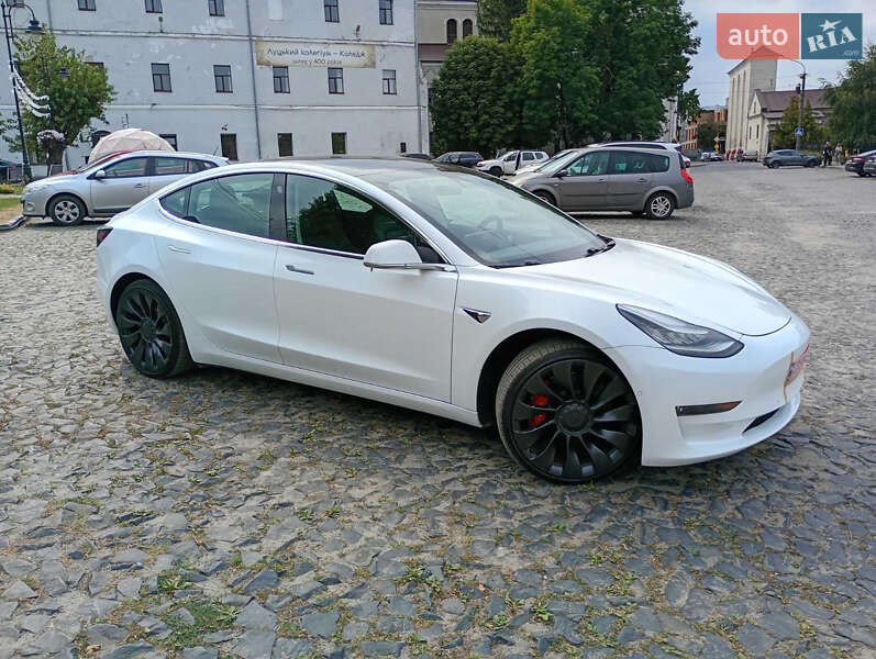 Седан Tesla Model 3 2020 в Вінниці