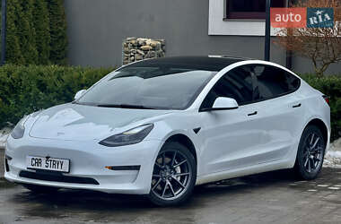 Седан Tesla Model 3 2023 в Стрию