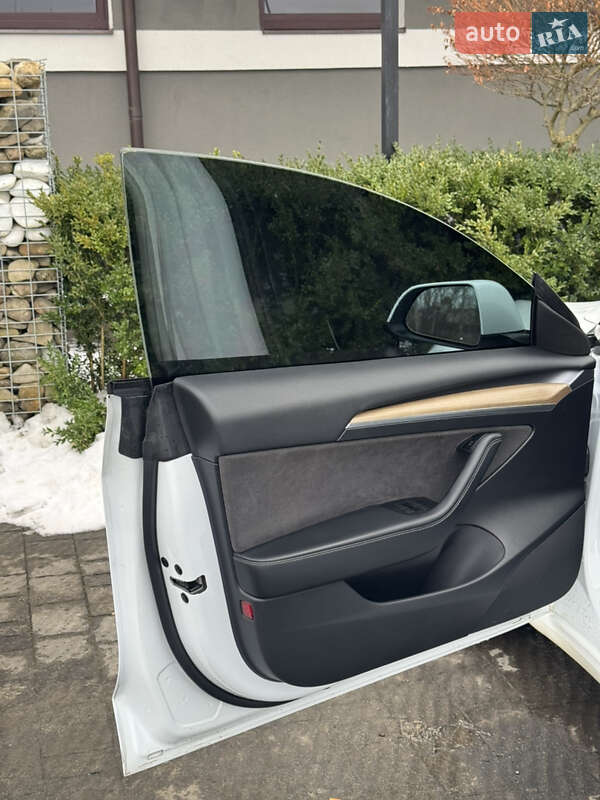 Седан Tesla Model 3 2023 в Стрию фото 25 Седан Tesla Model 3 2023 в Стрию