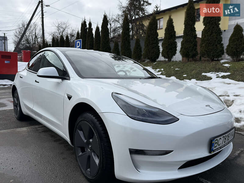 Седан Tesla Model 3 2021 в Львове