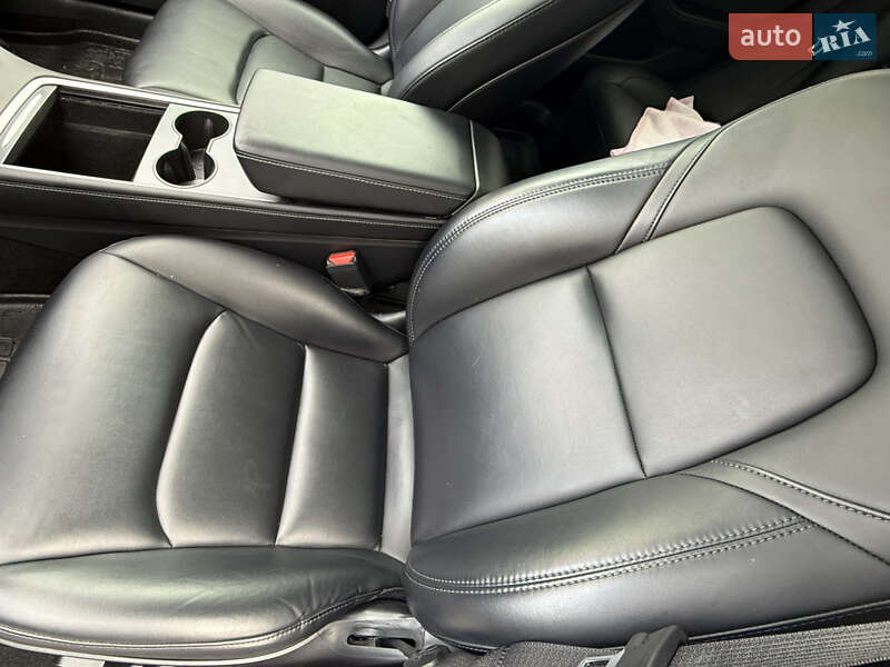 Седан Tesla Model 3 2021 в Львове