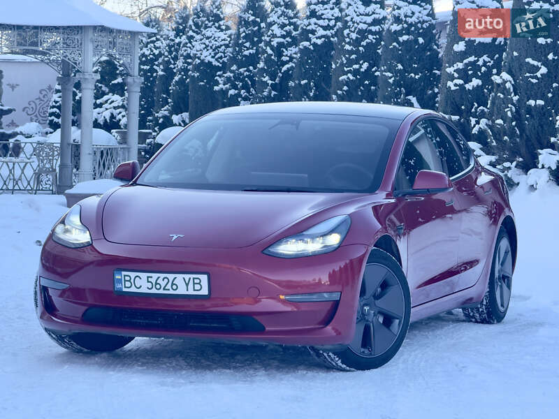 Седан Tesla Model 3 2023 в Стрию