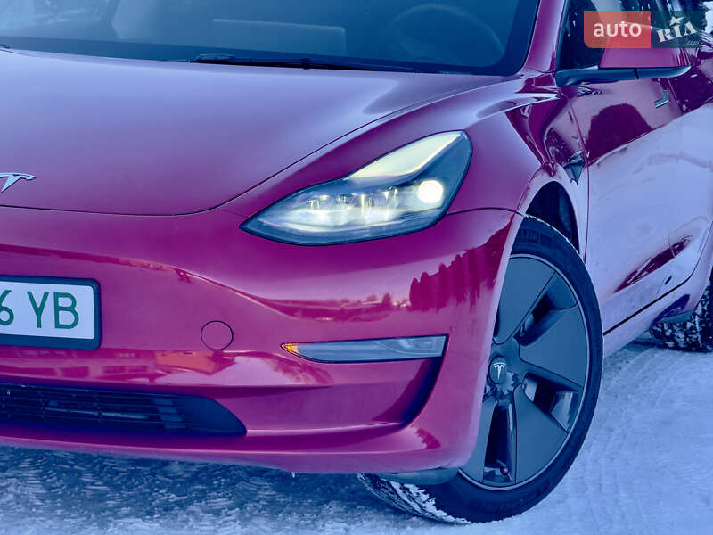 Седан Tesla Model 3 2023 в Стрию