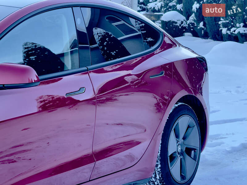 Седан Tesla Model 3 2023 в Стрию