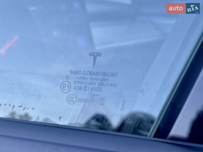 Седан Tesla Model 3 2023 в Стрию