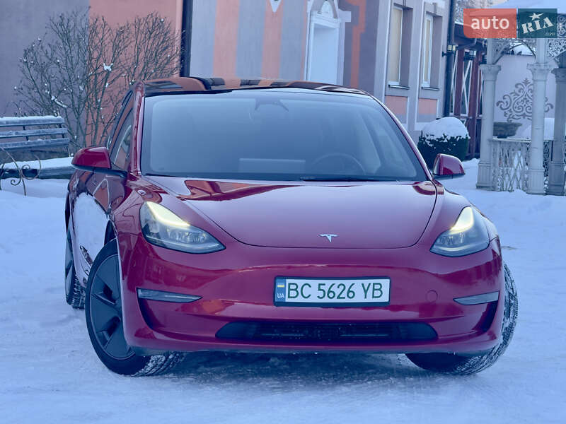 Седан Tesla Model 3 2023 в Стрию