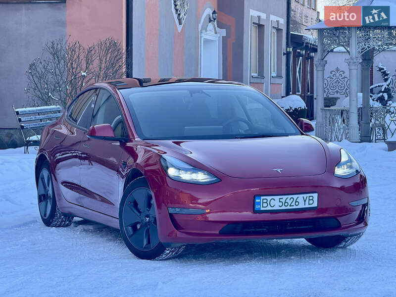 Седан Tesla Model 3 2023 в Стрию