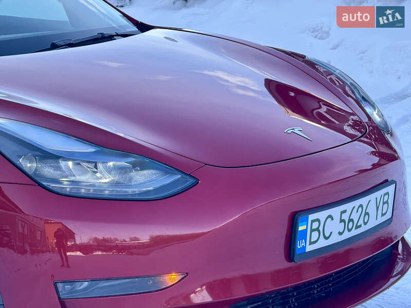 Седан Tesla Model 3 2023 в Стрию