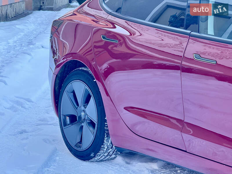Седан Tesla Model 3 2023 в Стрию