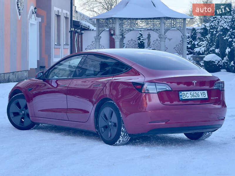 Седан Tesla Model 3 2023 в Стрию