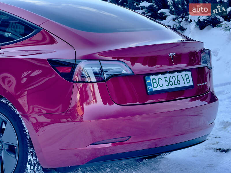 Седан Tesla Model 3 2023 в Стрию