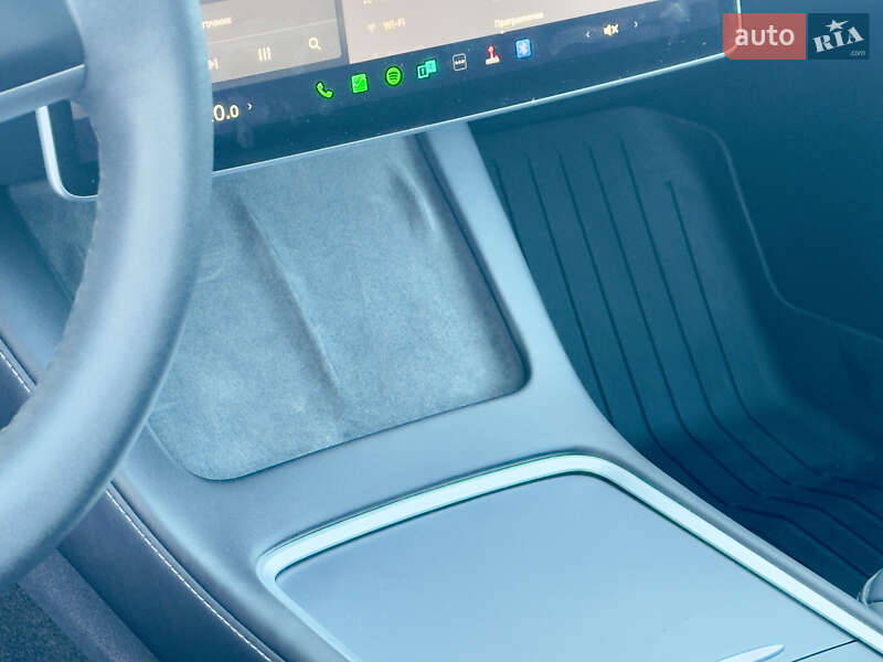 Седан Tesla Model 3 2023 в Стрию