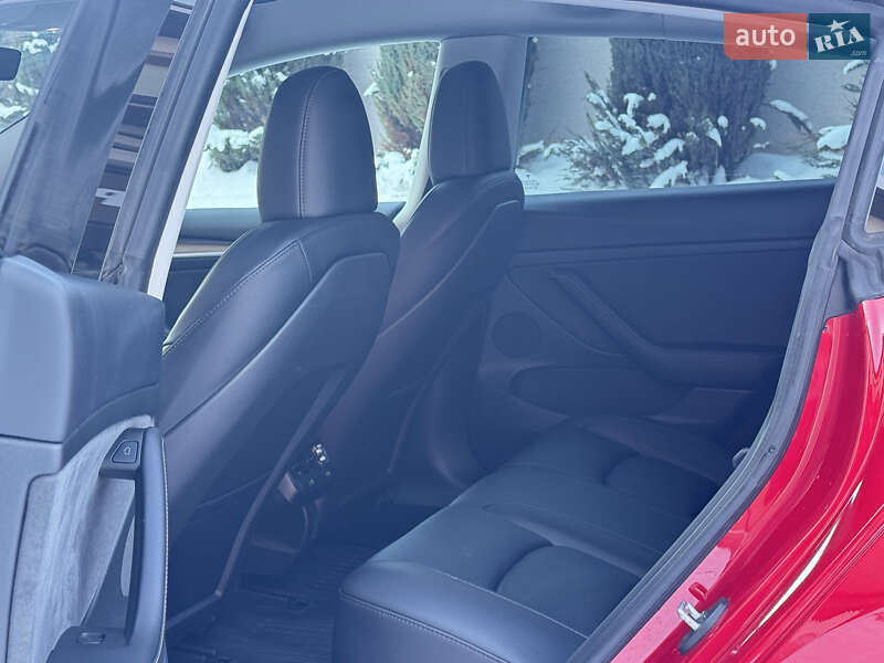 Седан Tesla Model 3 2023 в Стрию