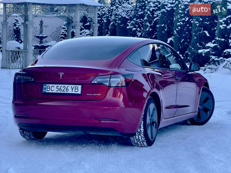 Седан Tesla Model 3 2023 в Стрию