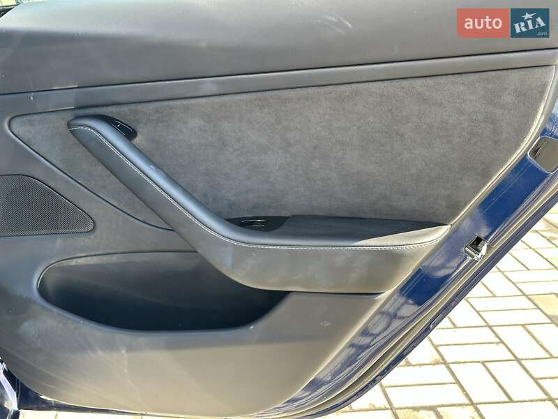 Седан Tesla Model 3 2018 в Одессе