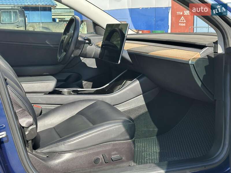 Седан Tesla Model 3 2018 в Одессе