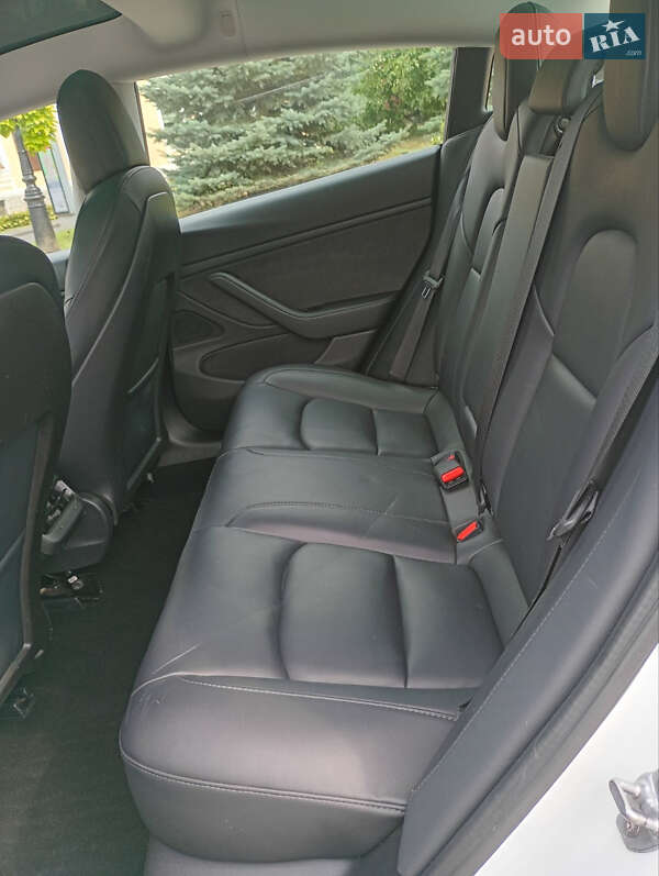 Седан Tesla Model 3 2020 в Вінниці