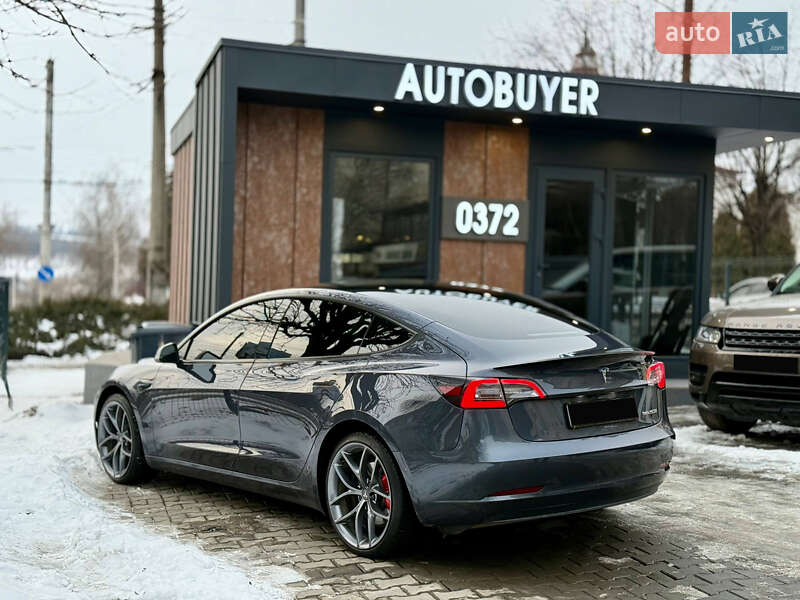 Седан Tesla Model 3 2022 в Чернівцях