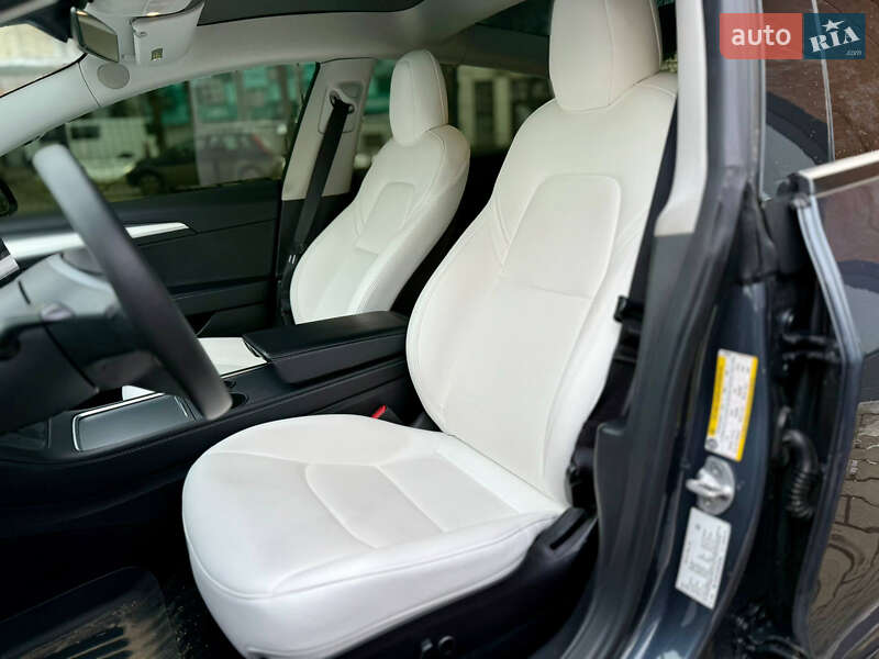 Седан Tesla Model 3 2022 в Чернівцях