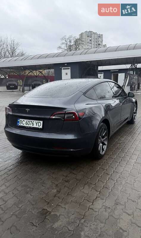 Седан Tesla Model 3 2023 в Львові