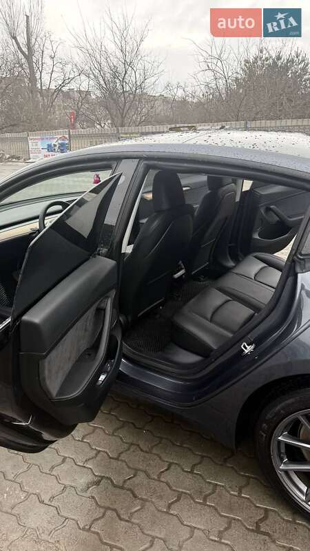 Седан Tesla Model 3 2023 в Львові