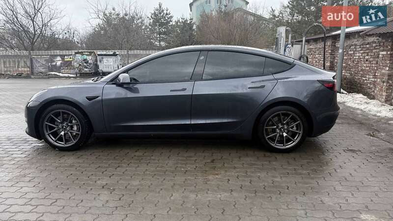 Седан Tesla Model 3 2023 в Львові