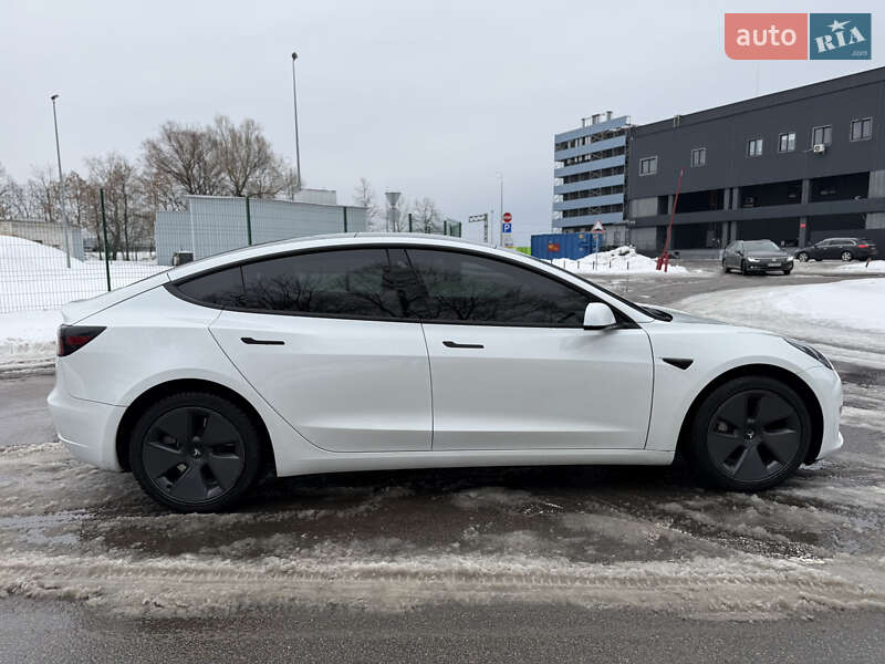 Седан Tesla Model 3 2023 в Києві