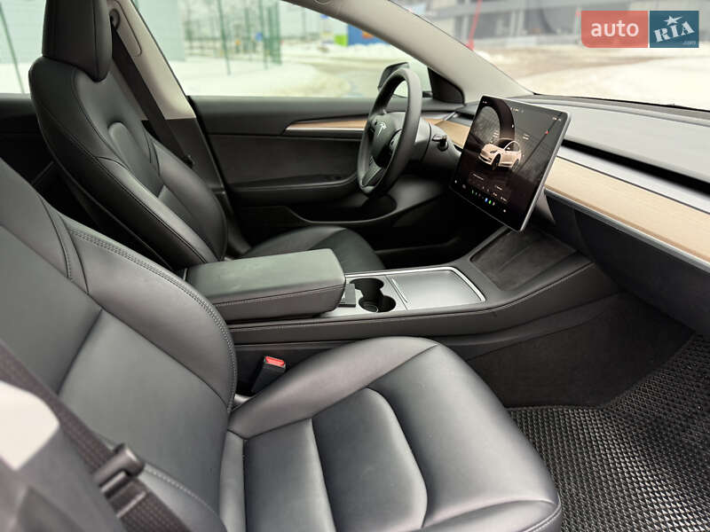 Седан Tesla Model 3 2023 в Києві