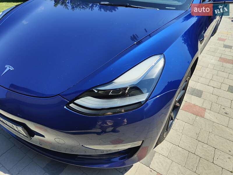 Седан Tesla Model 3 2022 в Ровно