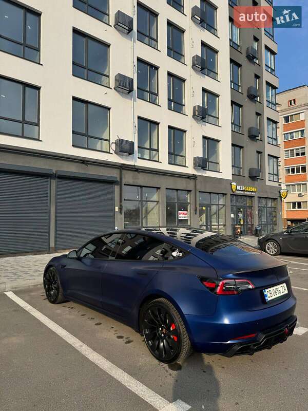 Седан Tesla Model 3 2022 в Чернігові