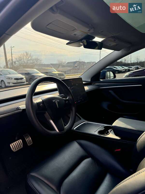 Седан Tesla Model 3 2022 в Чернігові