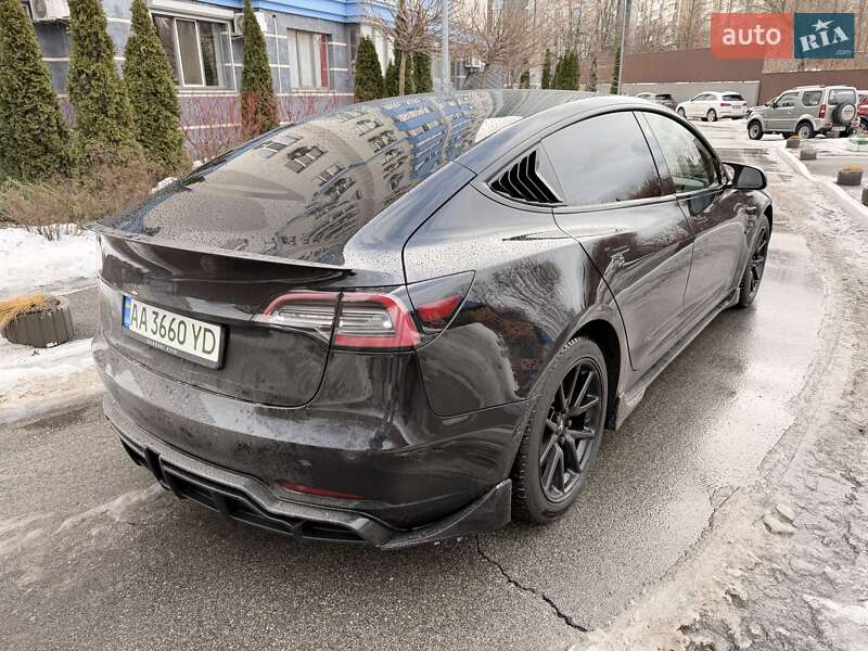 Седан Tesla Model 3 2019 в Киеве