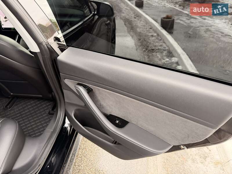 Седан Tesla Model 3 2019 в Киеве