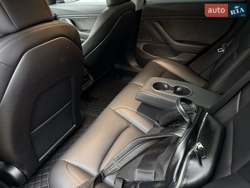 Седан Tesla Model 3 2019 в Киеве