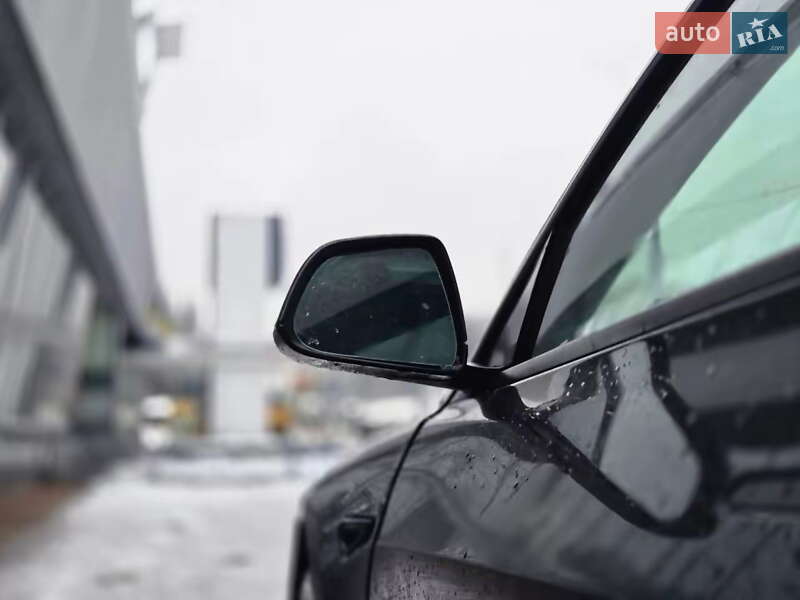 Седан Tesla Model 3 2023 в Киеве