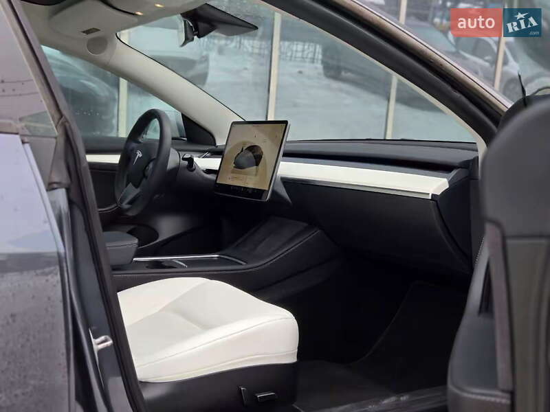 Седан Tesla Model 3 2023 в Киеве