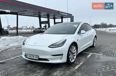 Седан Tesla Model 3 2020 в Буске