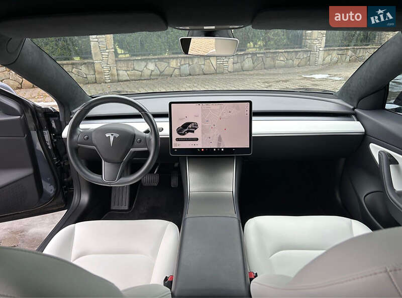 Седан Tesla Model 3 2019 в Ивано-Франковске