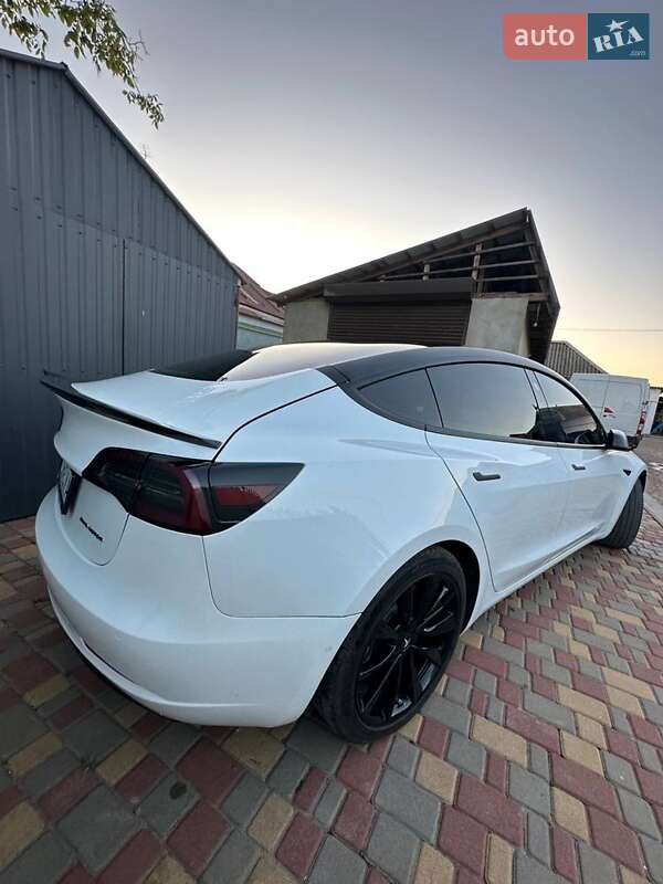 Седан Tesla Model 3 2018 в Одесі