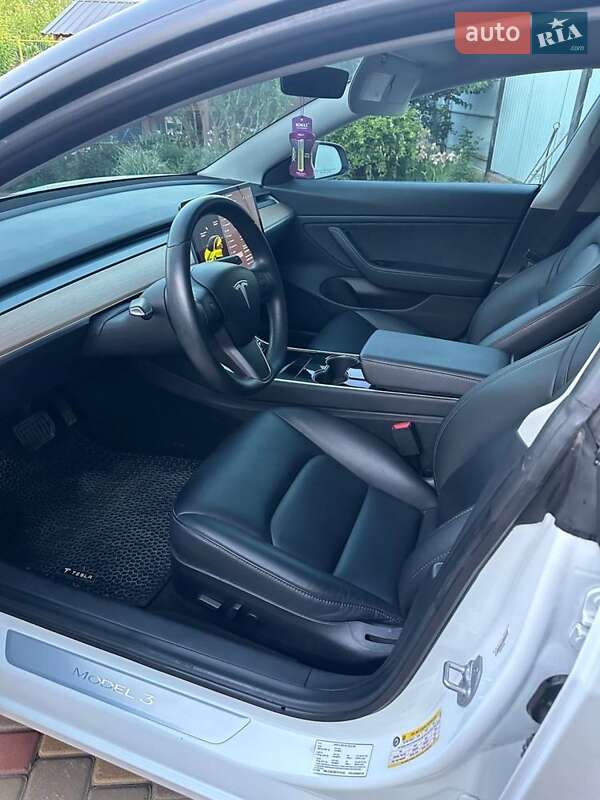 Седан Tesla Model 3 2018 в Одесі