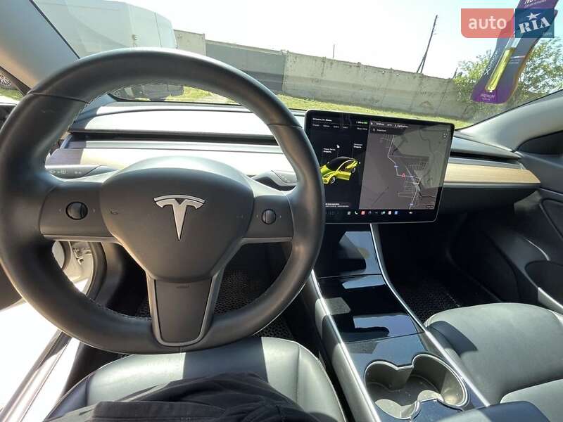 Седан Tesla Model 3 2018 в Одесі