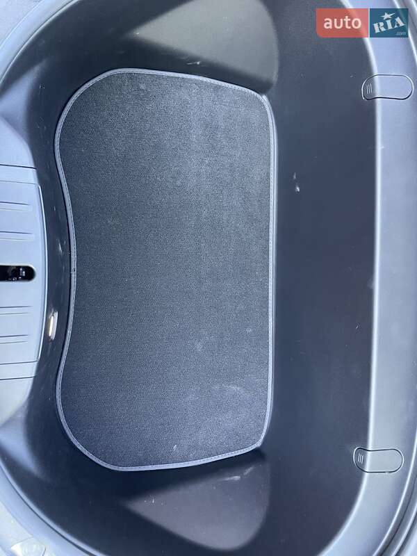 Седан Tesla Model 3 2018 в Одесі