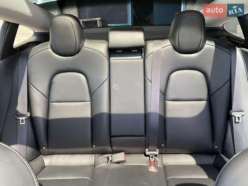 Седан Tesla Model 3 2018 в Одесі