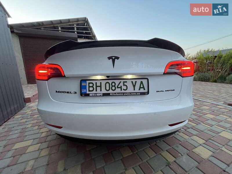 Седан Tesla Model 3 2018 в Одесі